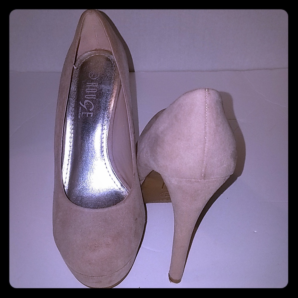 Rouge Helium tan shoes